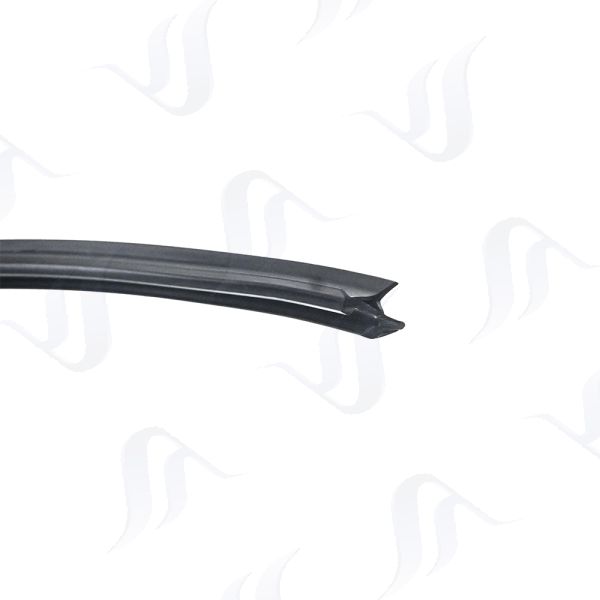 Front windshield molding fit Nissan X-Trail Rouge T32 2013 with moulded corner joint
